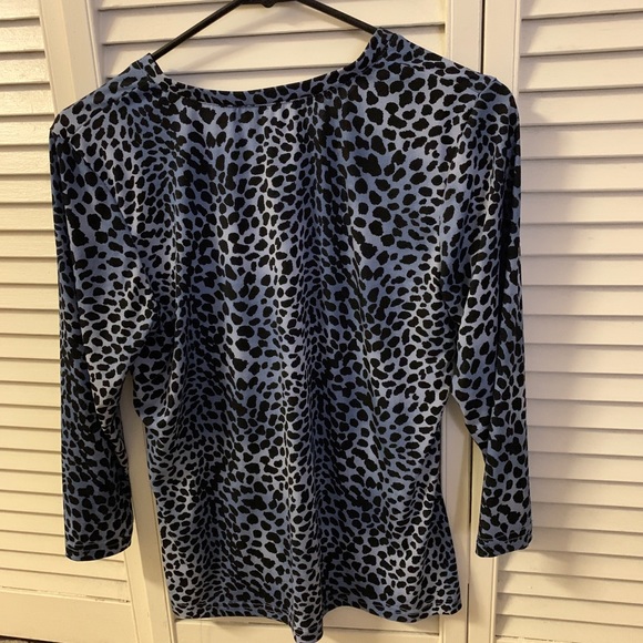 Linea by Louis Dell ‘Olio blue leopard print blouse. - Picture 4 of 4